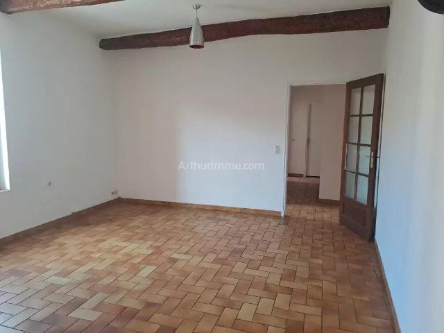 Louer appartement de 3 pièces 62 m² 800 € à Salernes 83690: une annonce Arthurimmo.com