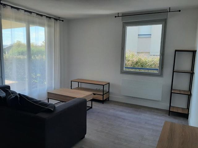 Location appartement 3 pièces 62 m² à L'Isle d'Abeau 38080