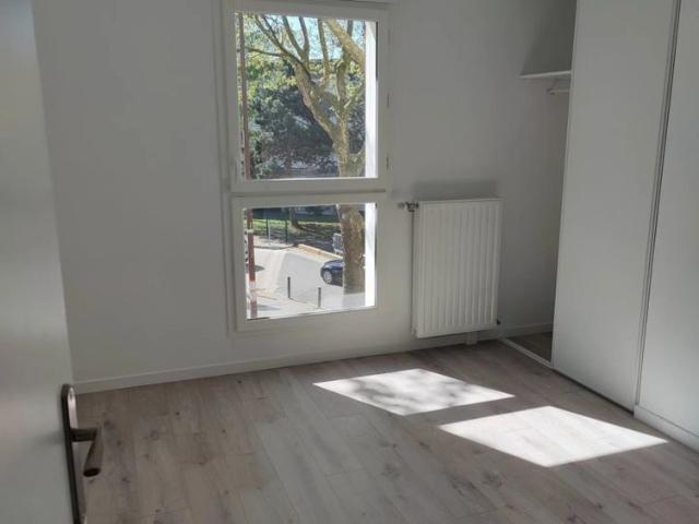 Location Appartement 3 pièces 62m² ROMAINVILLE 93230