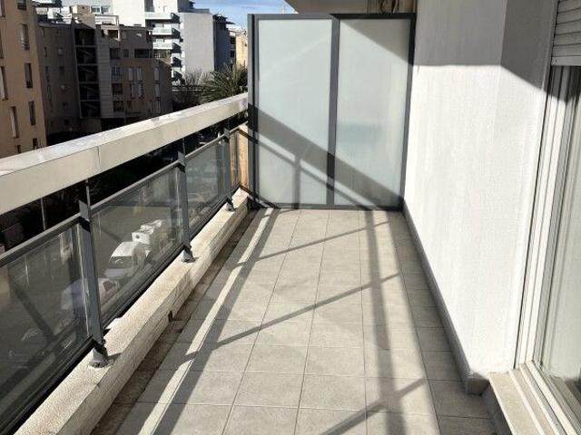 Location Appartement 3 pièces 67m² MARSEILLE 10ème
