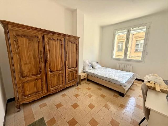 Location Appartement 3 pièces 67m² MARSEILLE 1er