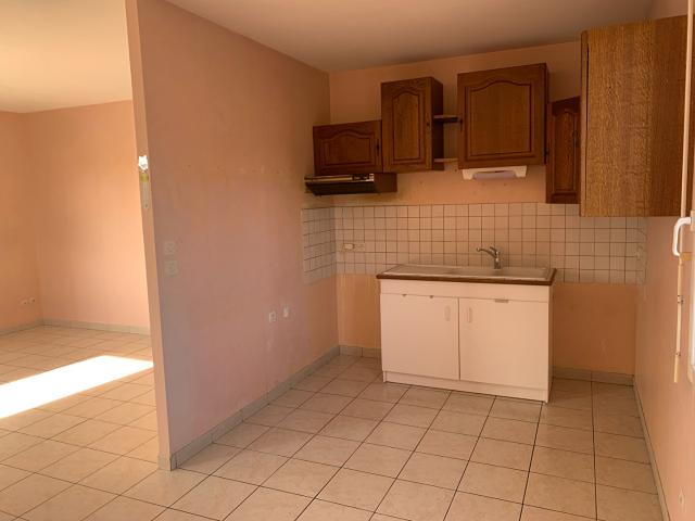 Location appartement 3 pièces, 64.00m², Jonzac