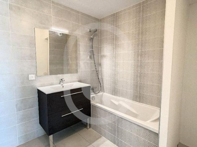 Location Appartement 3 pièces 65m² SETE 34200