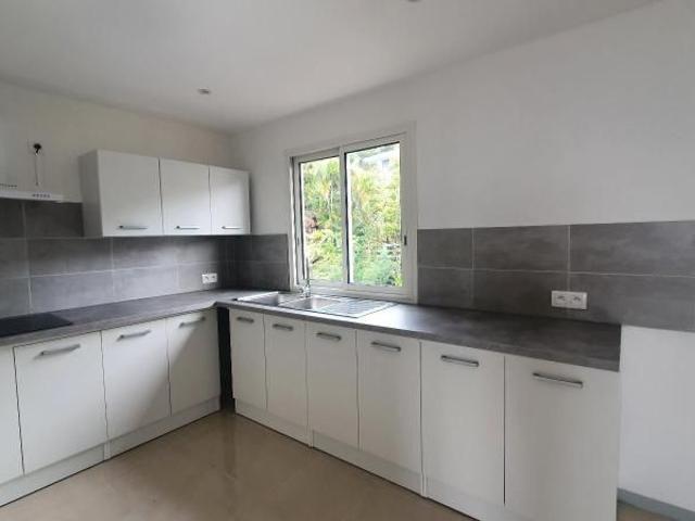 Location Appartement 3 pièces 65m² ST DENIS 97400