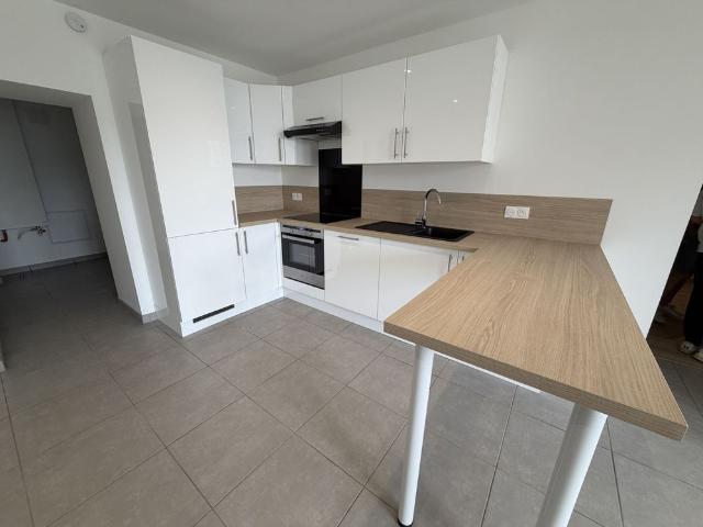 Location Appartement 3 pièces 65m² ST PAUL DE VARAX 01240