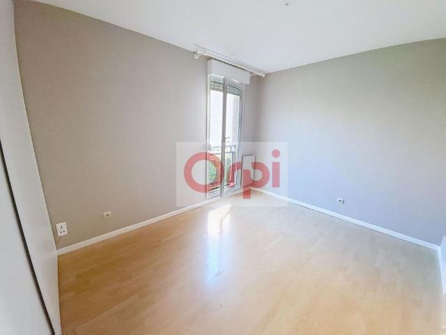 Location Appartement 3 pièces 66m² ST LAURENT DU VAR 06700
