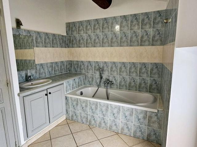 Location Appartement 3 pièces 68m² GONFARON 83590