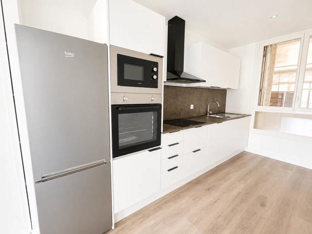 Location Appartement 3 pièces 68m² MARSEILLE 1er