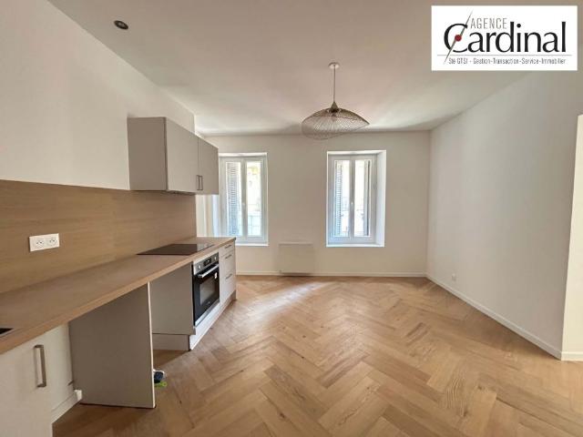 Location Appartement 3 pièces 68m² MARSEILLE 2ème