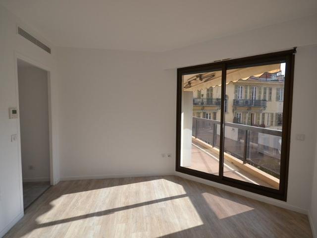 Location Appartement 3 pièces 68m² NICE 06000