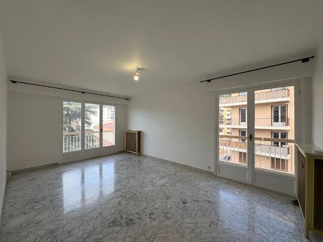 Location Appartement 3 pièces 68m² NICE 06300