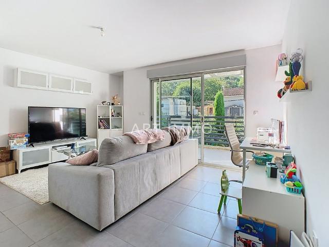 Location Appartement 3 pièces 68m² ROBION 84440