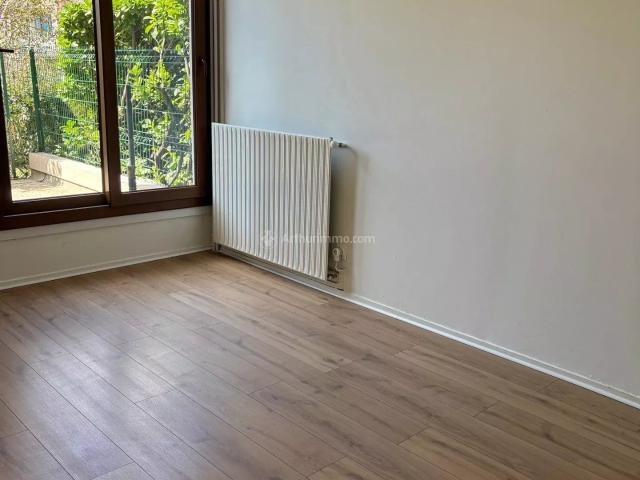 Location Appartement 3 pièces 69 m2 à Décines Charpieu