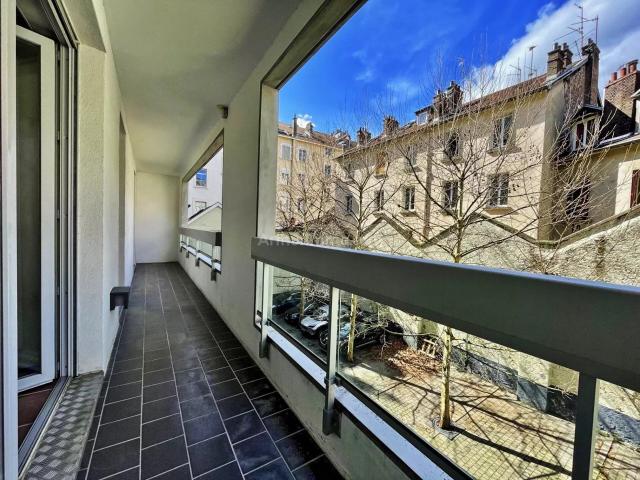 Location Appartement 3 pièces 69 m2 à Grenoble