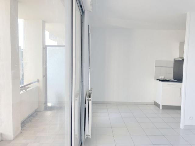 Location Appartement 3 pièces 69m² LES ANGLES 30133
