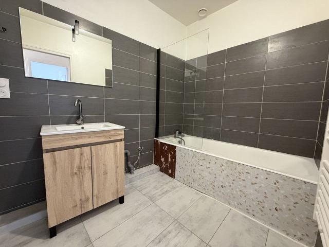 Location Appartement 3 pièces 73m² ST TRIVIER SUR MOIGNANS 01990