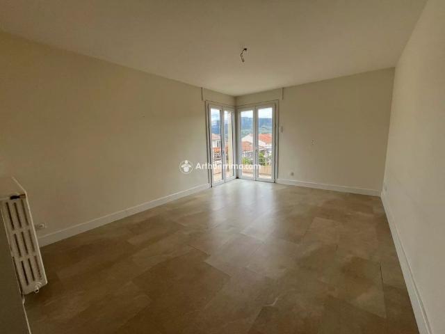 Location Appartement 3 pièces 70 m2 à Millau