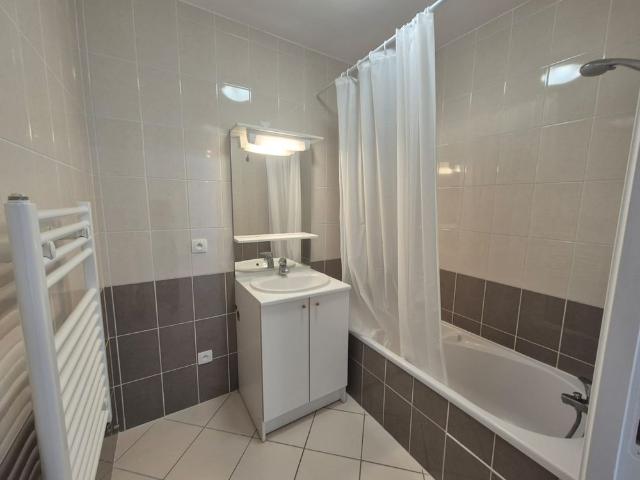 Location Appartement 3 pièces 70m² AMBILLY 74100