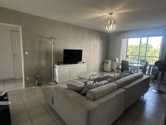 location appartement 3 pièces 71 m2 bouches du rhone 13011 1250 €