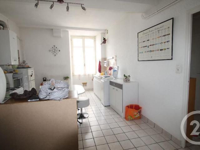 Location Appartement 3 pièces 71m² GANNAT 03800