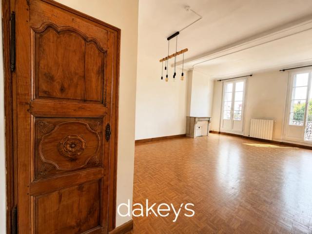 Location Appartement 3 pièces 71m² MARSEILLE 6ème