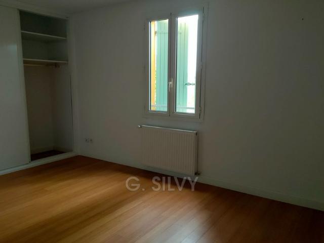 Location Appartement 3 pièces 72m² STE CECILE LES VIGNES 84290