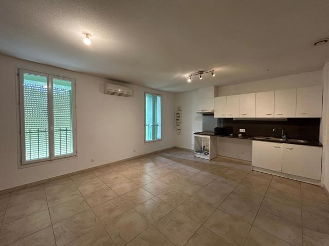Location appartement 3 pièces, 77.53m², Marguerittes