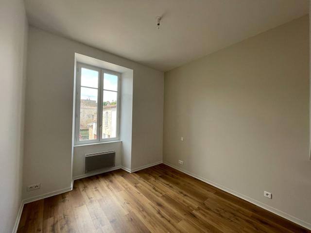 Location appartement 3 pièces, 77.73m², Fontenay le Comte