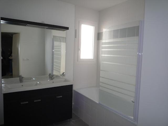 Location Appartement 3 pièces 77 m2 Marseille 8ème