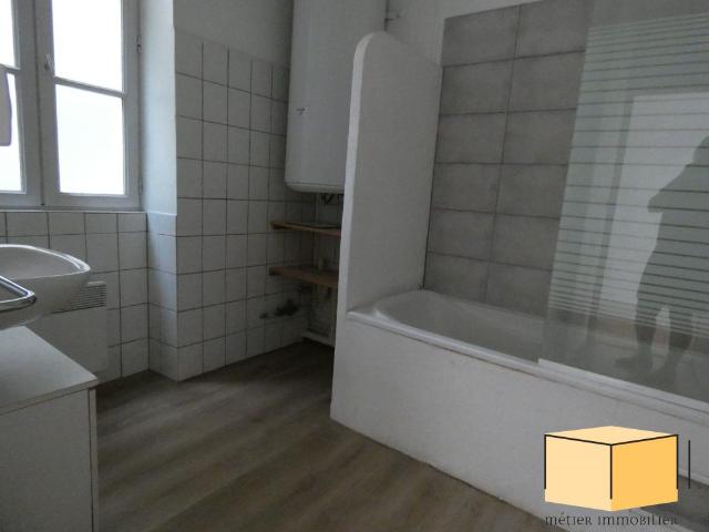 Location Appartement 3 pièces 77m² BELLEY 01300