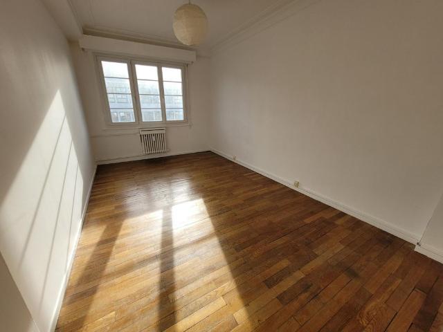 Location Appartement 3 pièces 77m² LILLE 59800