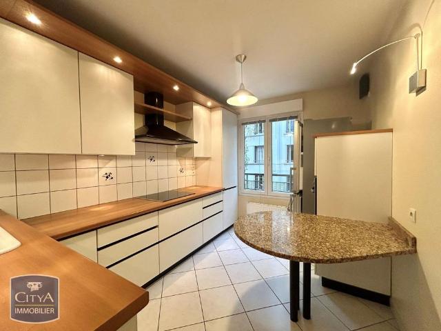 Location Appartement 3 pièces 77m² LYON 7ème