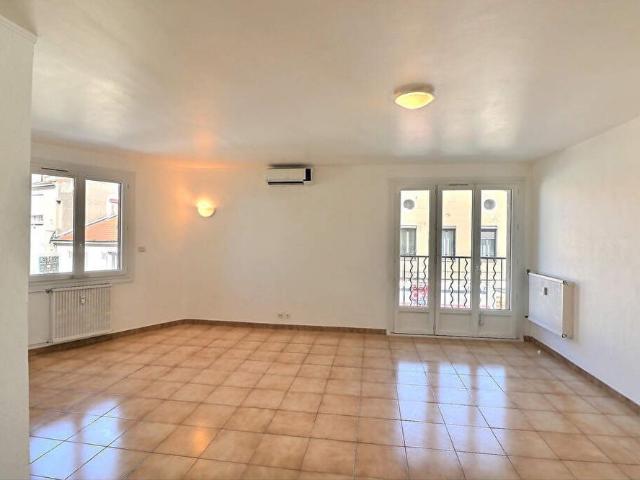 Location appartement 3 pièces, 74.68m², Marseille 12