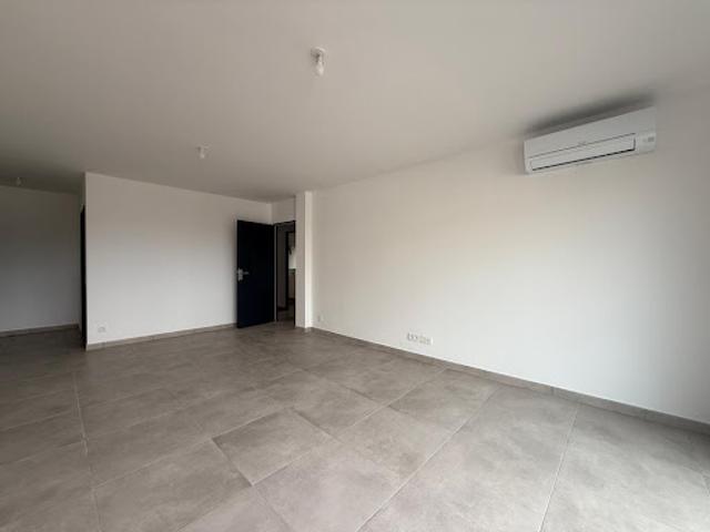 Location Appartement 3 pièces 74.6 m2 Sainte marie la mer