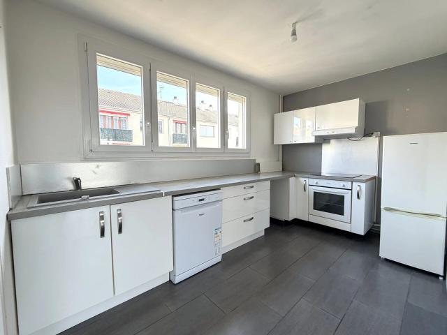 Louer appartement de 3 pièces 74 m² 895 € à Margny Lès Compiègne 60280: une annonce Arthurimmo.com