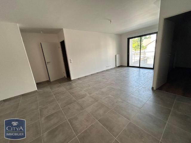 Location Appartement 3 pièces 74m² VAUX LE PENIL 77000
