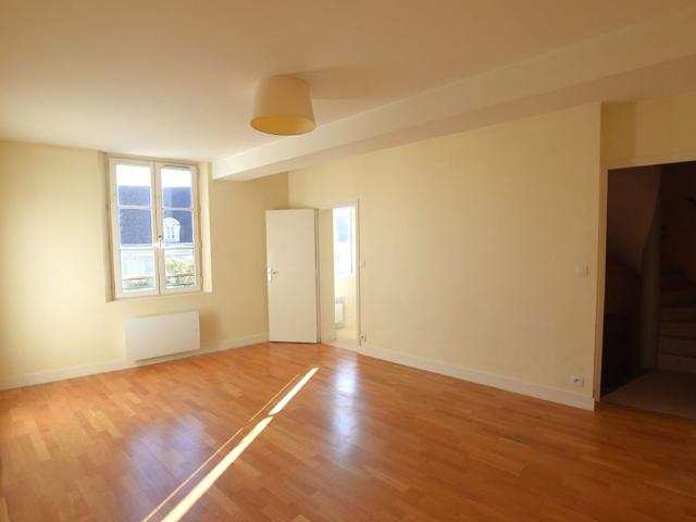 Location appartement 3 pièces, 75.88m², Magny en Vexin