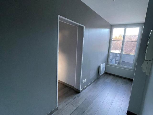 Location Appartement 3 pièces 75m² DESCARTES 37160