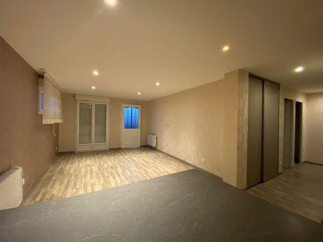 Location Appartement 3 pièces 75m² EGLETONS 19300
