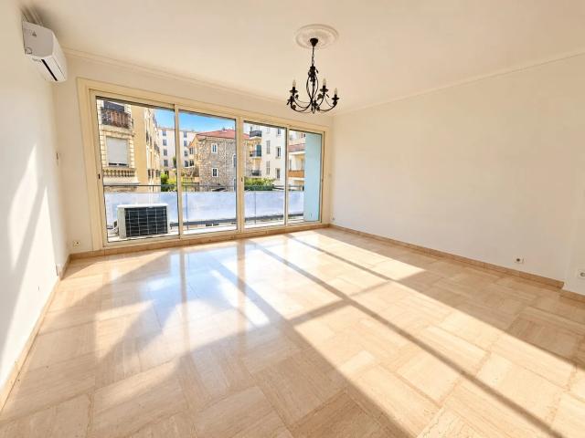 Location Appartement 3 pièces 75m² NICE 06000