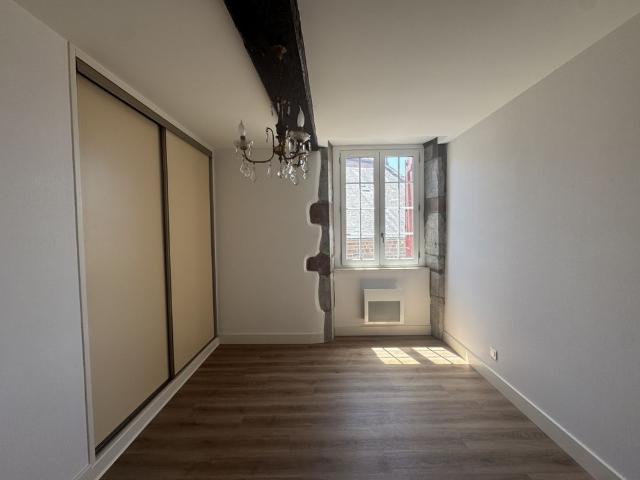 Location Appartement 3 pièces 75m² ST JEAN PIED DE PORT 64220
