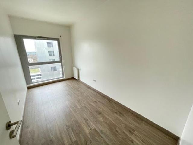 Location Appartement 3 pièces 76 m2 Paris 19ème
