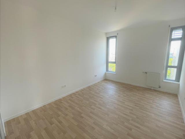 Location Appartement 3 pièces 76 m2 Paris 19ème