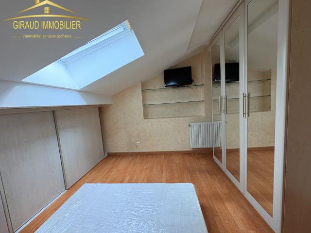 Location Appartement 3 pièces 76m² CHARLIEU 42190