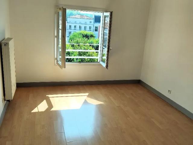 Location Appartement 3 pièces 76m² JARNAC 16200