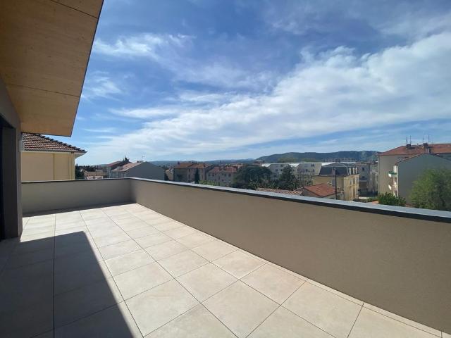 Location Appartement 3 pièces 76m² VALENCE 26000