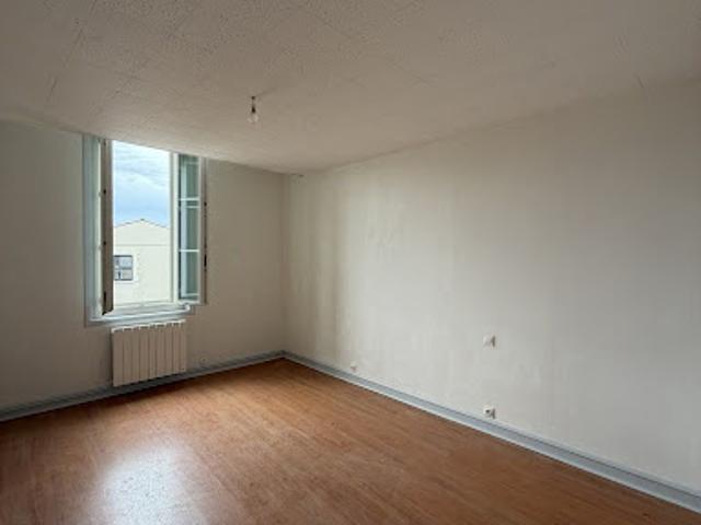 Location Appartement 3 pièces 78.4 m2 Saintes