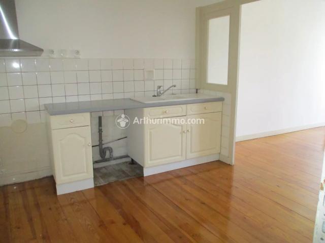 Location Appartement 3 pièces 78 m2 à Saint Jean d'Angély