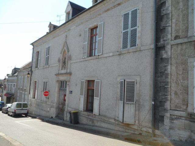 Location Appartement 3 pièces 78m² CHATEAUNEUF SUR CHER 18190