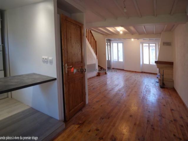 Location Appartement 3 pièces 79m² PRADES 66500